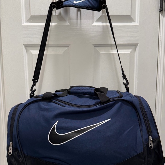 Nike Men's Navy and Black Nylon Duffel Bag - Picture 2 of 5